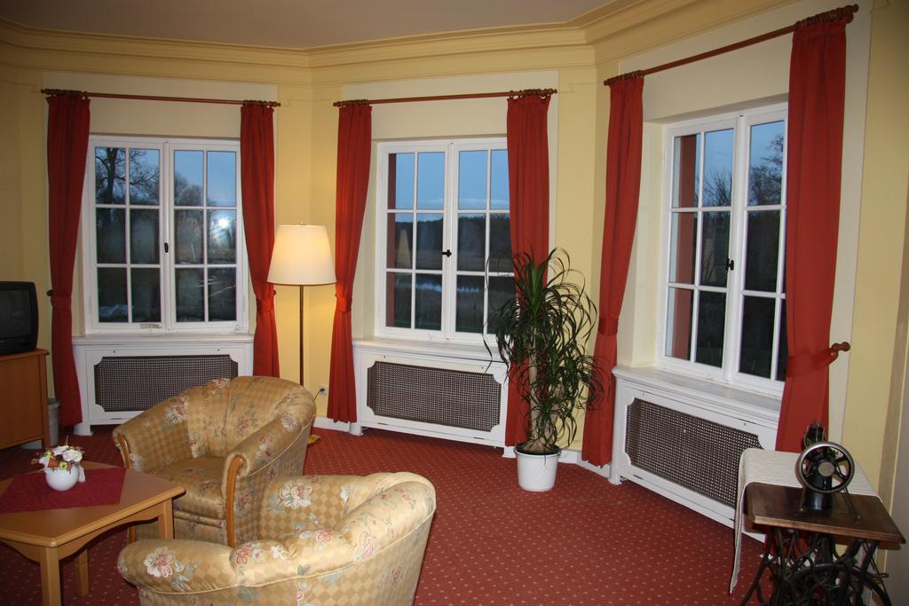 Altes Gutshaus-Federow Hotel Esterno foto